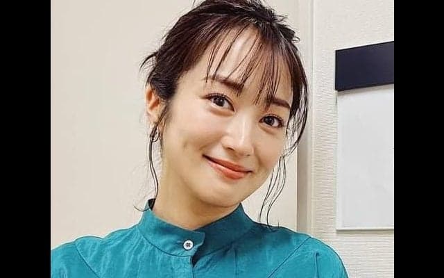 元日本代表・槙野智章の女優妻、｢肩がチラッ｣ワンピで蛇ジュエリー、若見えボブが好評で｢イメージ変わった！｣｢天から女神が降りてきた｣