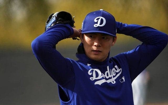 「1人だけ異次元」山本由伸の“特技”にファン仰天「日本人全員上手いと思われそう…」