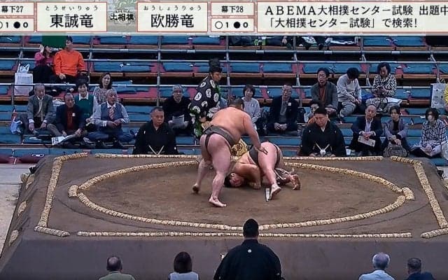 力士が不自然に崩れ落ちて館内騒然 「大丈夫ですか？」勝った力士も驚きの幕切れ 「変な落ち方した」心配の声相次ぐも「無事でよかった」