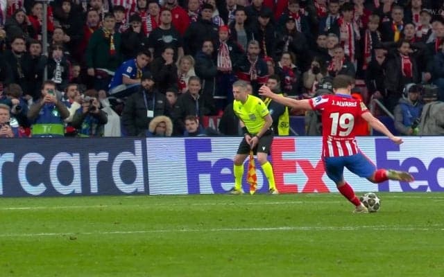 「どこが触ってるんだよ！」マドリードダービーで衝撃の判定！緊迫のPK戦で軸足スリップ→“2度蹴り”判定でゴールが無効に「こんなことってあるのかよ」「惨すぎる」