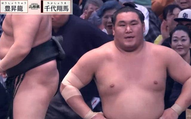 「座布団投げんな！」豊昇龍、五日目に2敗目 初の金星配給に座布団が舞うも賛否 「変化は食う方が悪い」「これも一つの勉強」の声も