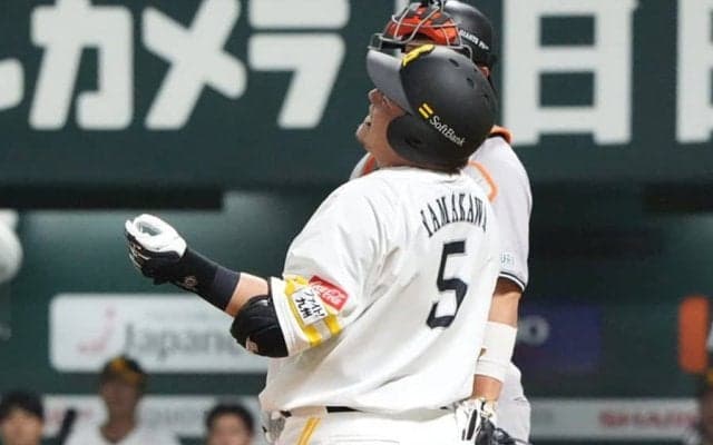 鷹・山川、左手死球で交代　苦悶の表情でベンチへ…開幕直前に相次ぐアクシデント
