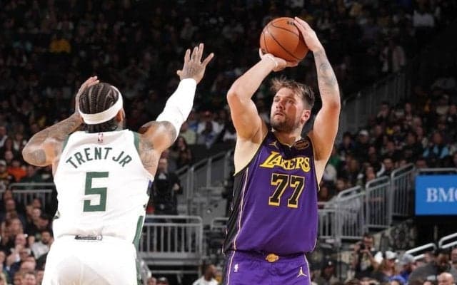 レイカーズがバックスに敗れて3連敗…ドンチッチの加入後最多45得点も実らず