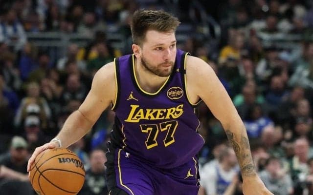 ルカ・ドンチッチがコービーやレブロンと並ぶ記録達成…5本以上の3Pを含む45得点10リバウンド越え