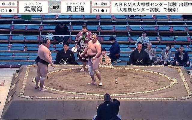 「手をつけ！」審判長の親方が“激おこ”、取組を強制ストップ 立ち合い不成立で土俵に緊張感