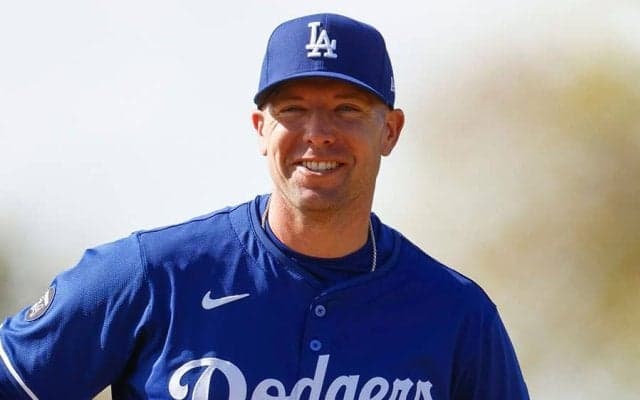 父と来日のド軍33億円男が「似過ぎでワロタ」　“仲良し”2Sで注目「ほんとそっくり」