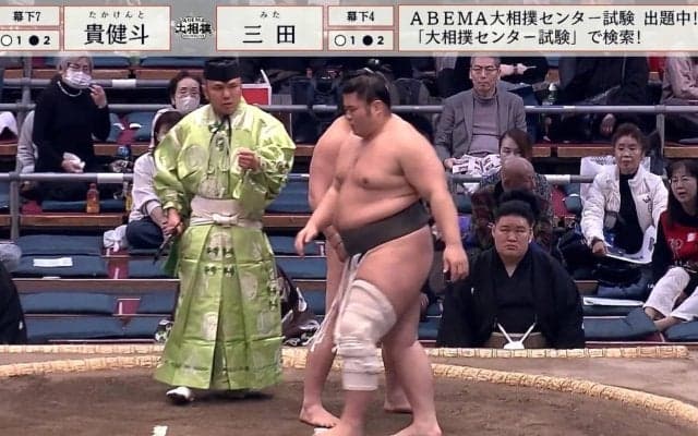 3度の立ち合い不成立…“まるで合わない”不穏な空気に行司が“ピリッ” 上昇するボルテージと溢れるため息「なにやってんだ」「それ毎回必要なんか」