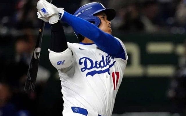 戸郷翔征の“失投”を粉砕！ 大谷翔平の東京ドーム騒然の特大HRに米記者も脱帽「凄まじいホームラン。ファンが大熱狂した」