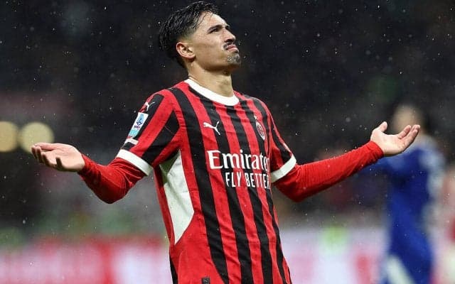 ラインデルス1G1Aのミランが2戦連続の逆転勝利！　デレ・アリ退場デビューのコモは指揮官セスクも退場で惜敗…【セリエA】