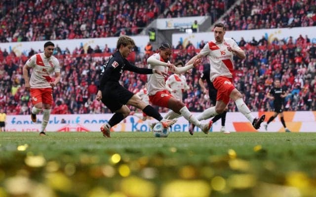 佐野海舟と堂安律が共にフル出場の日本人上位対決は譲らずドロー、堂安は10人マインツ相手に同点弾アシスト【ブンデスリーガ】