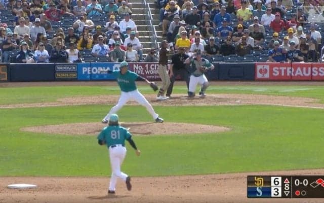 球場騒然！ 藤浪晋太郎を「ナメすぎ」 “超高速送球”でランナーを刺す「ヒヤヒヤした」「コントロールええやん」 自作自演のピンチを冷静に処理