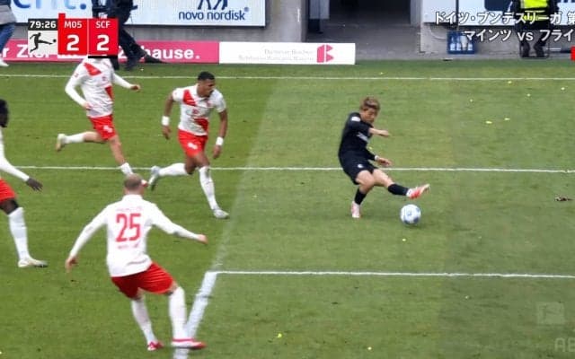 神アシスト！ 堂安律の“４連続スーパープレー”にファン驚愕！「えぐすぎ」「うんまっ」裏抜け→ビタ止めトラップ→ドリブル→クロスでマインツ守備陣破壊