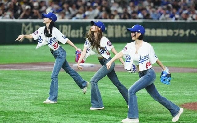 ド軍戦始球式に“日本人美女”「MISAMO」　モモがノーバウンド投球…へそ出しド軍ユニで魅了