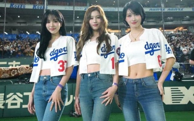 「異様な空気で…」世界をくぎ付けにした“日本人美女”MISAMO　へそ出しド軍ユニ姿にファンも熱狂「ビジュが映えすぎてる」