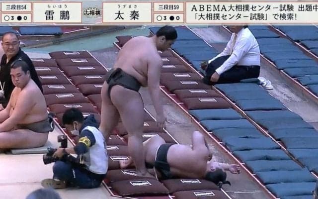 「一体どうした…？」元幕下人気力士が“立ち上がれない”…ハプニングに騒然「無事でありますように…」