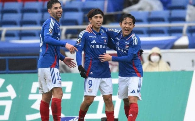 横浜FMが今季J1初勝利！ 遠野大弥の強烈ミドルに植中朝日のコントロールショットでG大阪に押し込まれながらも勝利【明治安田J1第6節】