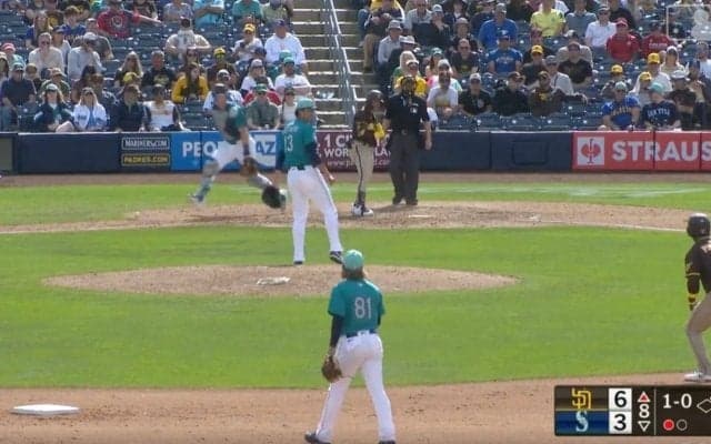 「危険すぎる」藤浪晋太郎、荒れまくる“怪投”「なんやこれ」 自作自演でピンチ→走者を自らアウトに… ファン騒然