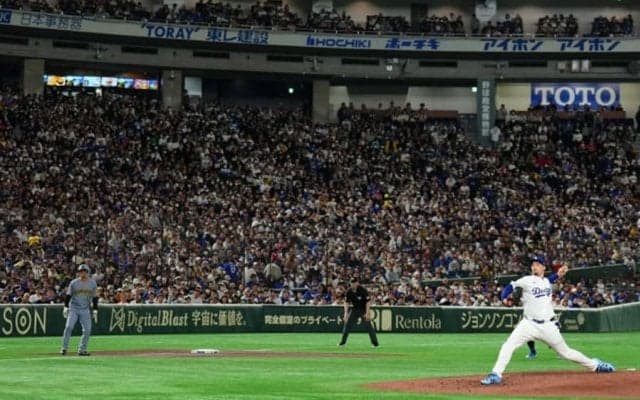 東京ドームで生まれた感動の光景「優しい世界」　中継映像が捉えた一部始終「イケメンすぎる」