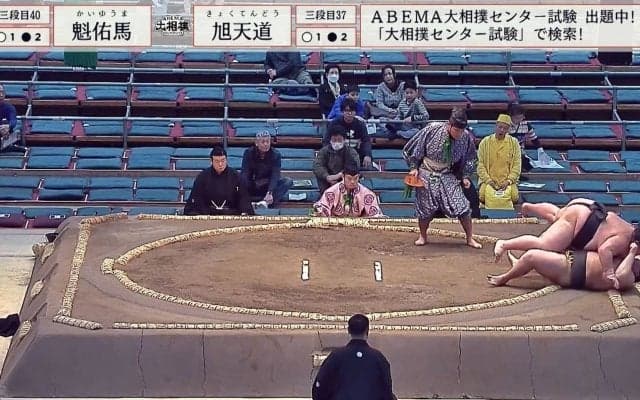 「息できなくなるやつ」「今の音はやばい」バタンと倒れた力士に“ヒヤリ”も…直後の姿に「おお…！」拍手喝采