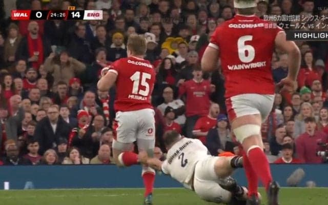 神の手、発動！疾走する俊足選手を一発で仕留めたベテランの妙技“アンクルタップ”が炸裂した瞬間