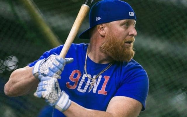 カブスの40歳“赤ヒゲ男”が「カモン！」東京ドームでの神対応に「本当にいい奴だ！」「どこまでも一流」賛辞止まず