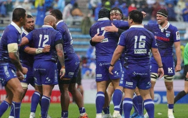 選手も、そしてファンも。雨中で披露したベストパフォーマンス