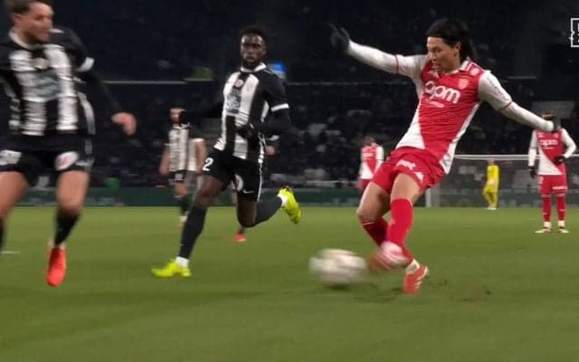 「キレキレだわ」南野拓実、完全個人技でゴール強襲の超決定機「運び出しはさすが」「あとはゴールだけ」華麗なタッチで切り込み左足一閃の瞬間