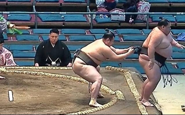 「救出した」「まわし直した」勝った力士の“好プレー”に称賛の声 ケガを防ぐ咄嗟の行動に反響相次ぐ