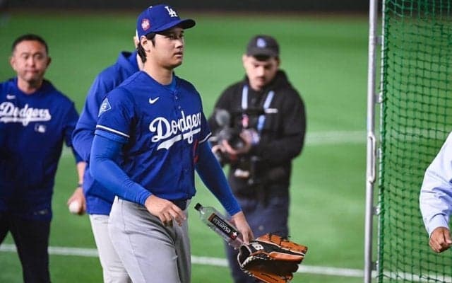 「人が多すぎて大谷が見えない…」　超大物、最強ボクサー…ド軍開幕戦、試合前から“大混乱”