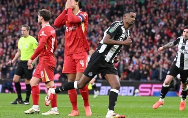 リーグ制覇してもチーム解体？　カップ戦タイトル消滅でリバプールの体制を専門サイトが不安視　スロット監督の手腕に苦言も「批判を受けることになる」