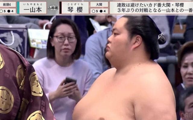 つい目がいっちゃう…琴櫻の「主張ばり強い」化粧まわし 異彩放つ姿に「スゴイの巻いてる」「目が痛いw」