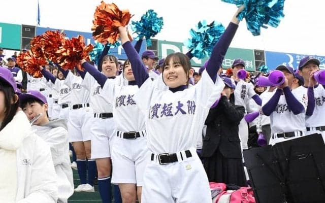 大阪桐蔭チアリーダーが「滋賀短大付」ユニで友情応援　選抜高校野球