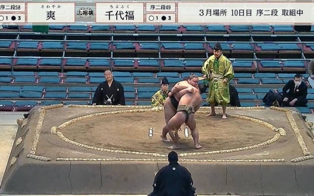 取組中なのに…力士が力士の身だしなみを気遣う“咄嗟の行動”にほっこり「まわし直してあげるのカワイイ」