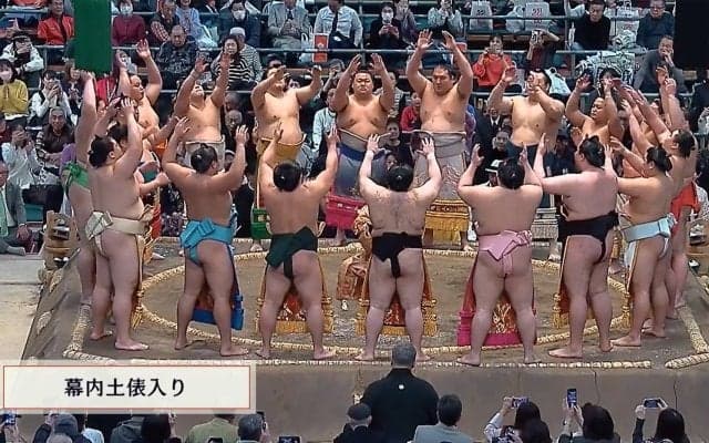 これはヤバい‥“カワイイ化粧まわし”が続々と出てくる「珍事」にファン歓喜 幕内土俵入りでの“ギャップ全開”な一コマ