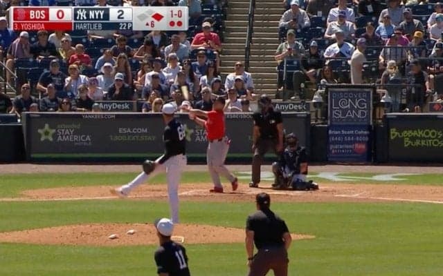 「スゴい音したな」 吉田正尚、確信“ドヤ顔バット投げ”→高速弾丸ライナー　ヤ軍・ジャッジの頭上を越える一発にファン騒然