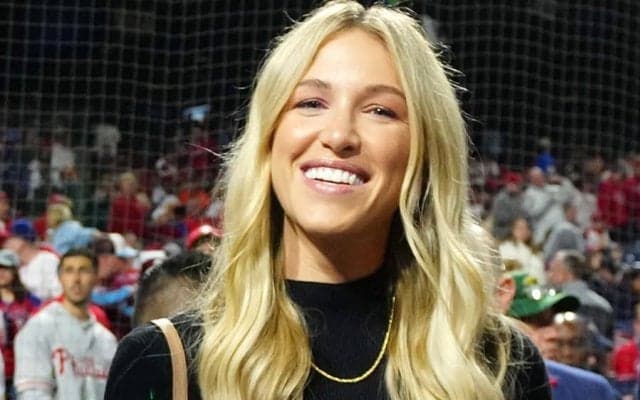 日本のトイレ機能に美人妻が感激　思わず“記録”した優れものにファン同調「最高の国」