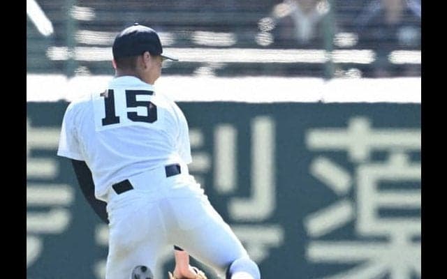 スパイクの底抜ける珍事　大垣日大の左翼手、試合一時中断　センバツ
