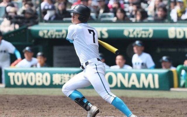 一昨年覇者・山梨学院が天理を破って3年連続初戦を突破！4回に逆転劇、3人の継投で逃げ切った【25年センバツ】

