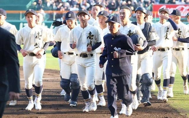 甲子園包んだ大声援「アルプス楽しそう」　V候補に善戦…離島の初出場校に「泣いてまう」