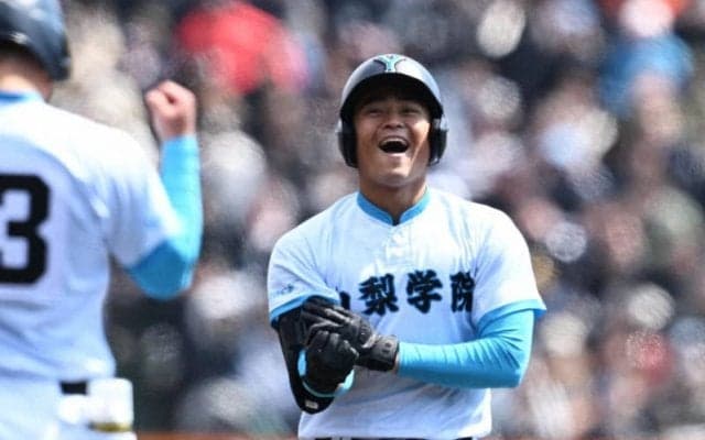 「恩を返せた」重い雰囲気変えた山梨学院・鳴海の逆転打　センバツ