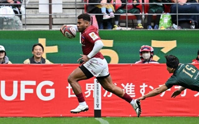 王者のエースはまるでロケット。首位攻防の頂上決戦、その豪脚が火を噴く