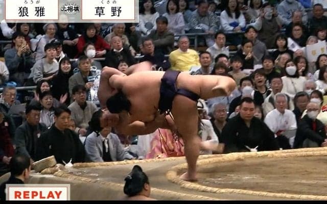 「えげつない土俵際」「どういう身体能力」新十両・草野、土俵際“驚異”の粘りで48年ぶり快挙V「これは本物」驚嘆の声
