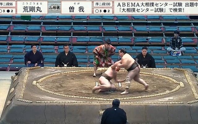 倒れた力士の足がおかしな方向に… 「あ、危ない！」“あわや”の場面で思わず声をあげて駆け寄った相手力士の気遣いに反響