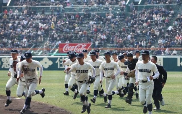 広島商がスクイズ、敵失、適時打と多彩な得点の「広商野球」で勝利、21世紀枠出場校は4大会連続で初戦敗退【25年センバツ】



