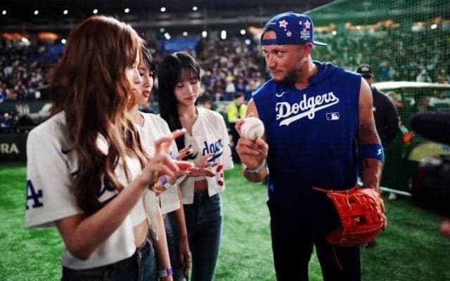 「日本とラテンアメリカは楽しみ方が似ている」ドジャースの選手・監督が語った東京ドームの“観戦文化”