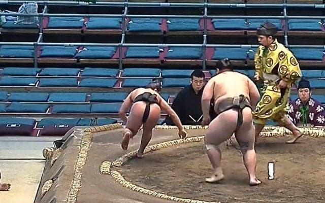 一体、なぜ？ 絶体絶命でも土俵を割らない16歳天才力士、期待を裏切らない大逆転に「すごい身体能力」