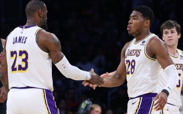 控え奮闘もバックスに大敗のレイカーズ…レブロンと八村は早ければ次戦で復帰か？