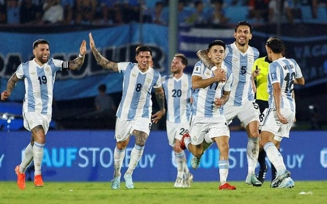 アルマダの強烈ミドル弾でアルゼンチンがウルグアイとの上位対決を制す！【2026年W杯南米予選】