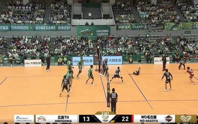 ラリー中のボールを監督がキャッチして強制終了… 意外すぎる幕切れの瞬間