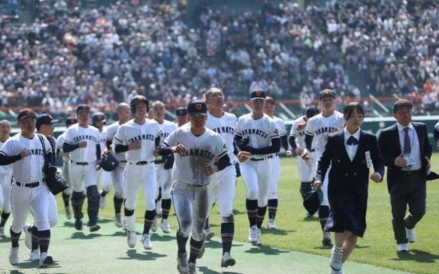 前評判が高かった高松商が悔しい初戦敗退…速球投手揃いの投手陣が被安打12、8失点と打ち込まれる
